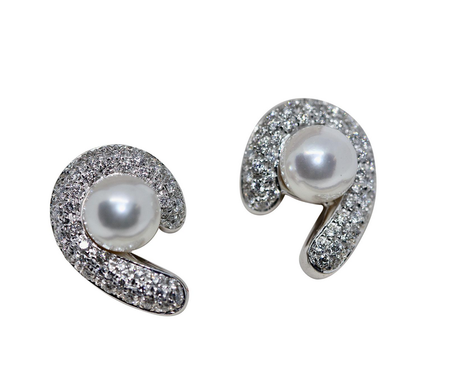 Carl F. Bucherer Ohrclips aus 18 Karat Weißgold mit Diamanten und Akoya-Perlen