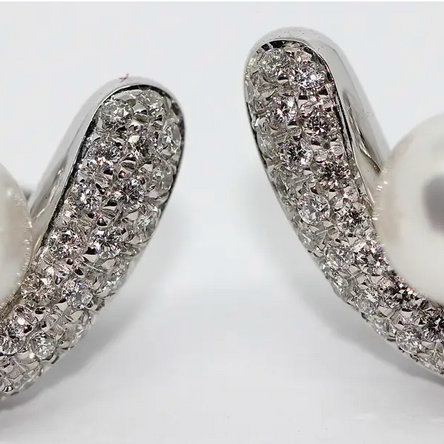 Carl F. Bucherer Ohrclips aus 18 Karat Weißgold mit Diamanten und Akoya-Perlen