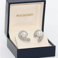 Carl F. Bucherer Ohrclips aus 18 Karat Weißgold mit Diamanten und Akoya-Perlen