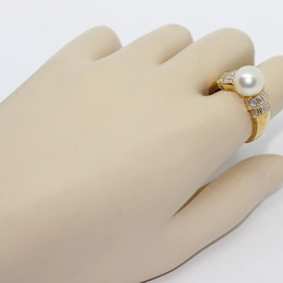 Wempe Ring aus 18 Karat Gelbgold mit Diamanten und Perle