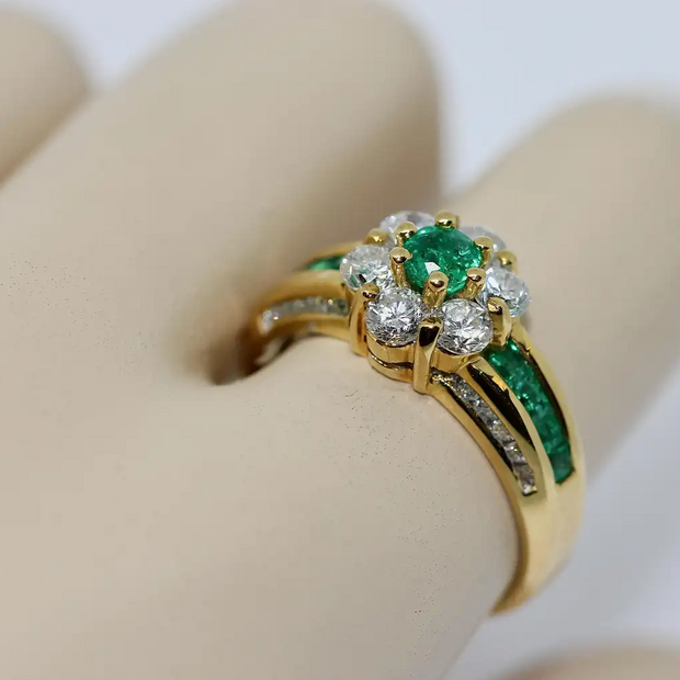 Türler Ring aus 18 Karat Gelbgold mit Diamanten und Smaragden