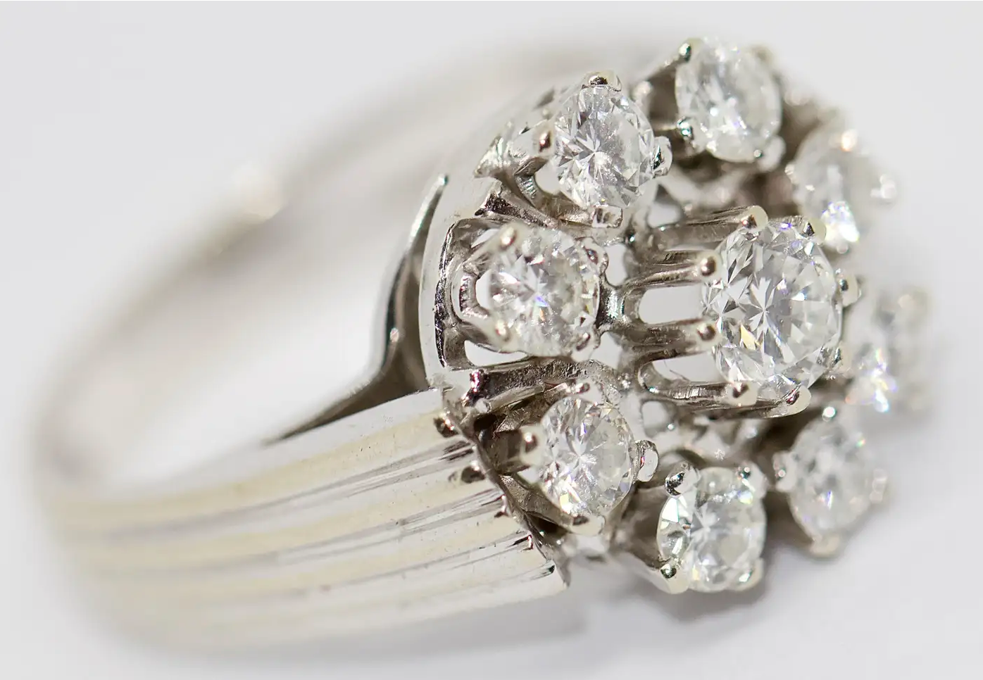 Weißgoldring mit Brillanten im Cluster-Design