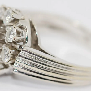 Weißgoldring mit Brillanten im Cluster-Design