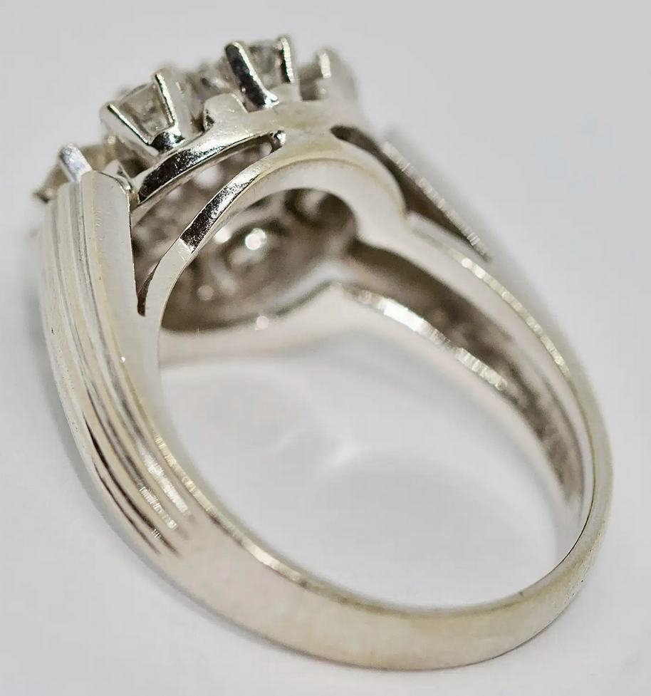 Weißgoldring mit Brillanten im Cluster-Design