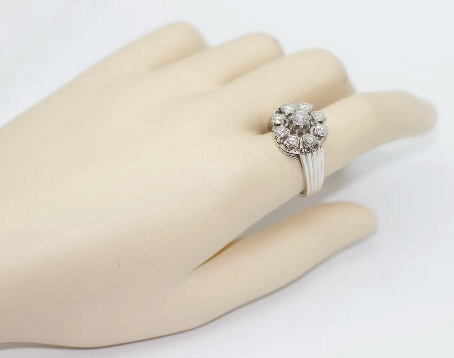 Weißgoldring mit Brillanten im Cluster-Design