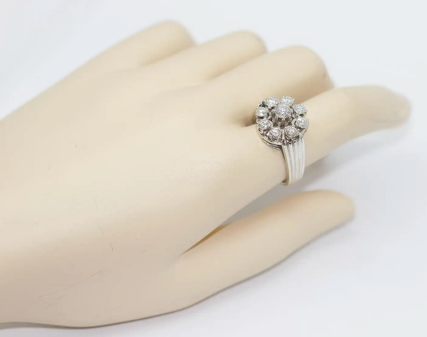 Weißgoldring mit Brillanten im Cluster-Design