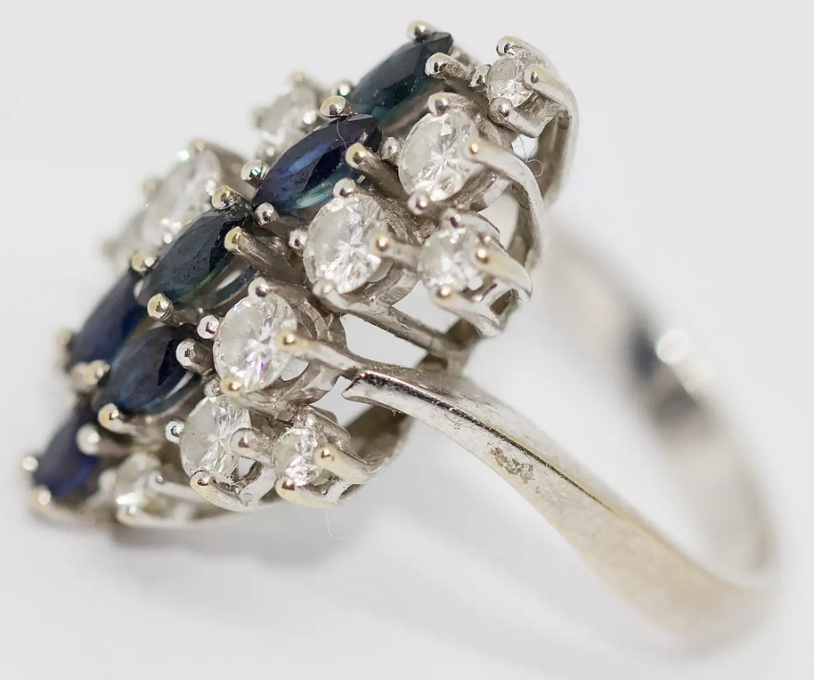 Weißgoldring mit Saphiren und Diamanten