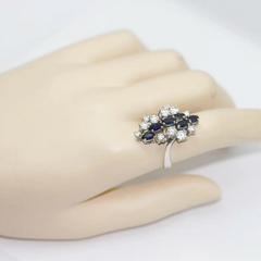 Weißgoldring mit Saphiren und Diamanten