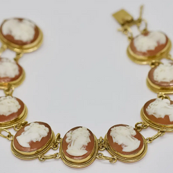 Armband aus 18 Karat Gelbgold mit handgeschnitzten Kameen