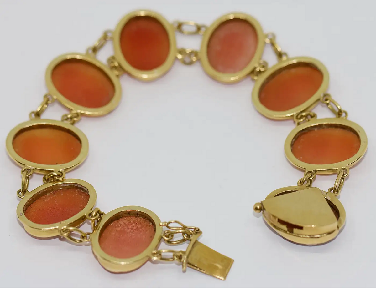 Armband aus 18 Karat Gelbgold mit handgeschnitzten Kameen