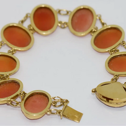 Armband aus 18 Karat Gelbgold mit handgeschnitzten Kameen