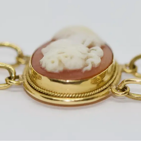 Armband aus 18 Karat Gelbgold mit handgeschnitzten Kameen