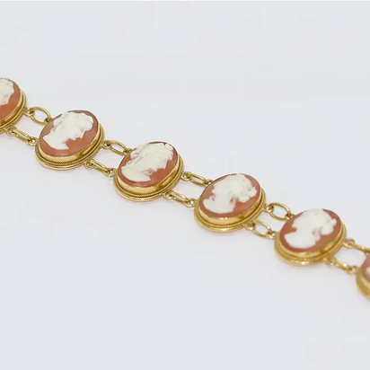 Armband aus 18 Karat Gelbgold mit handgeschnitzten Kameen