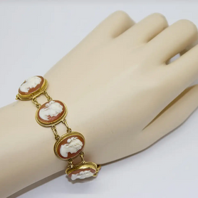 Armband aus 18 Karat Gelbgold mit handgeschnitzten Kameen