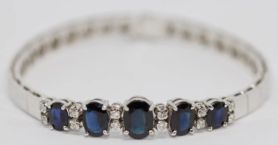 Tennisarmband aus 18 Karat Weißgold mit Saphiren und Diamanten