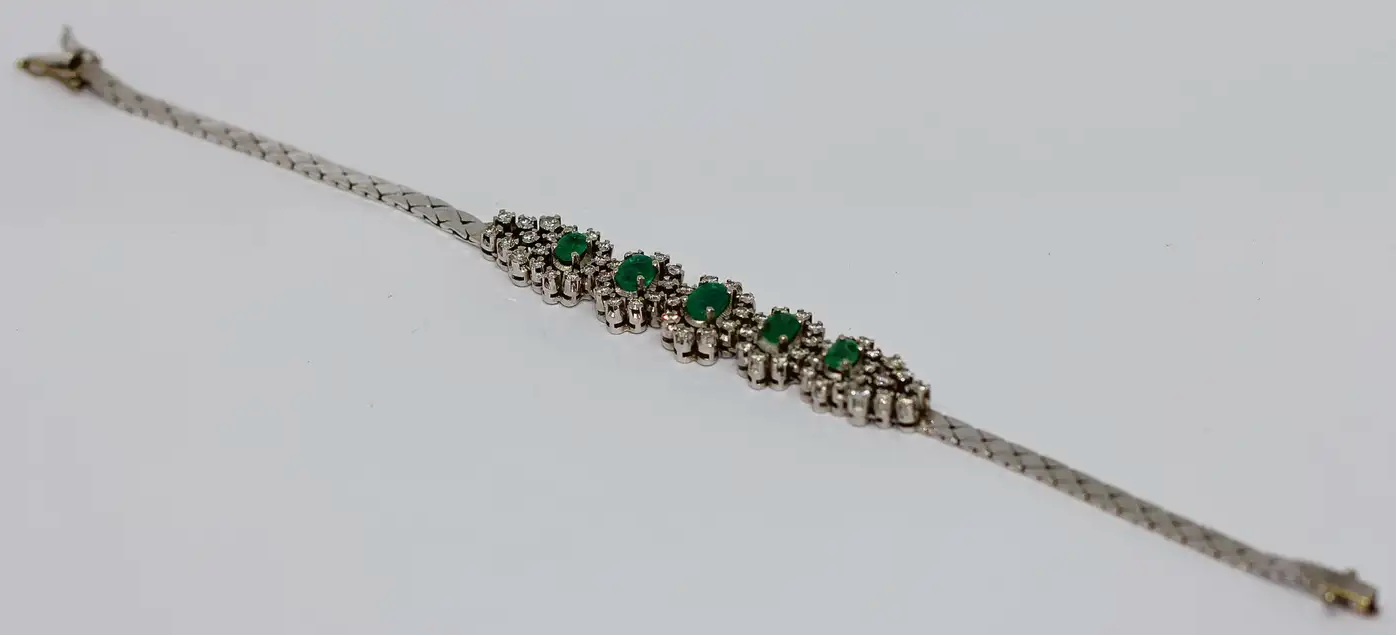 Weißgold-Armband mit Smaragden und Diamanten