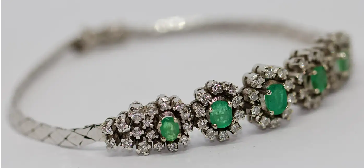 Weißgold-Armband mit Smaragden und Diamanten