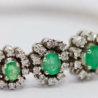 Weißgold-Armband mit Smaragden und Diamanten