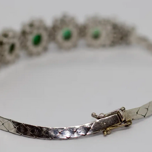 Weißgold-Armband mit Smaragden und Diamanten