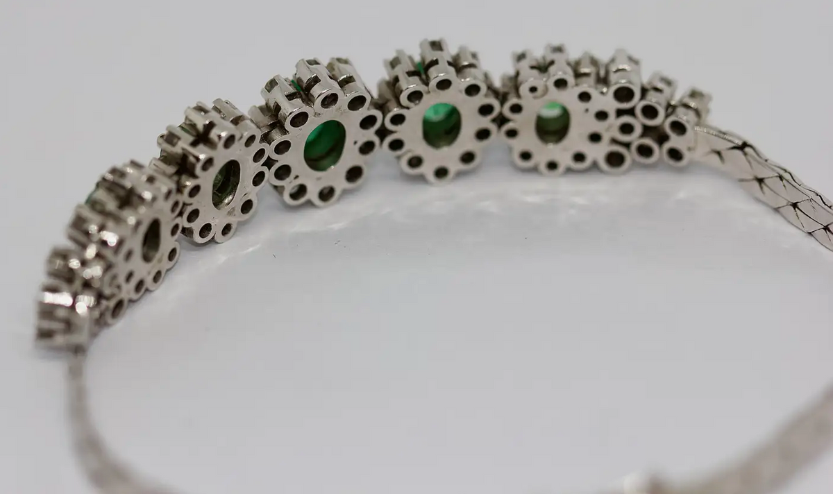 Weißgold-Armband mit Smaragden und Diamanten