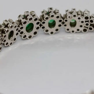 Weißgold-Armband mit Smaragden und Diamanten