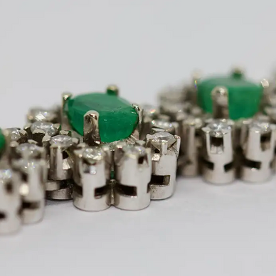 Weißgold-Armband mit Smaragden und Diamanten