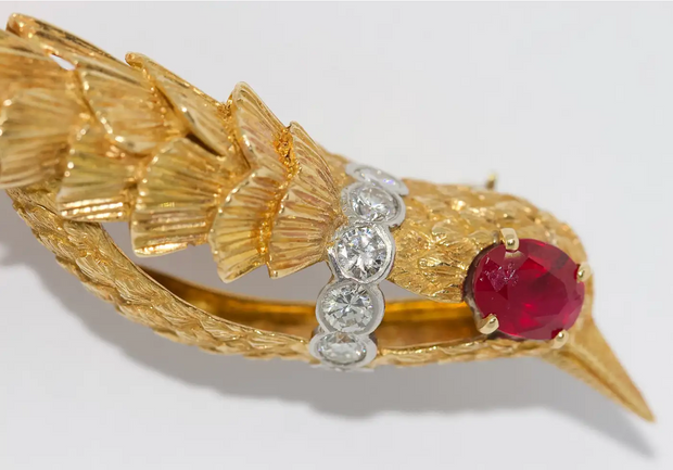 Vogel-Brosche aus 18 Karat Gold mit Rubin und Diamanten