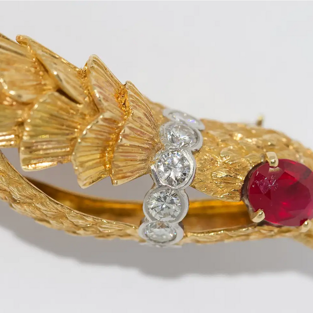 Vogel-Brosche aus 18 Karat Gold mit Rubin und Diamanten