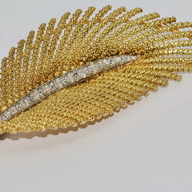 Blatt-Brosche aus 18 Karat Gelbgold mit Diamanten