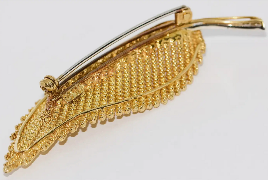 Blatt-Brosche aus 18 Karat Gelbgold mit Diamanten