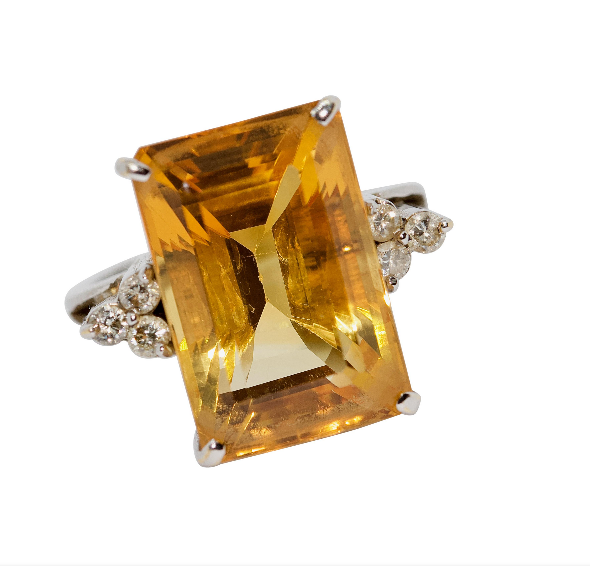 Ring aus 18 Karat Weißgold mit großem Citrin und Diamanten