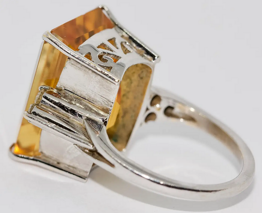 Ring aus 18 Karat Weißgold mit großem Citrin und Diamanten