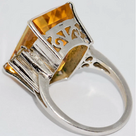 Ring aus 18 Karat Weißgold mit großem Citrin und Diamanten