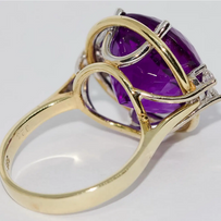 Ring Gelbgold mit großem Amethyst und Diamanten