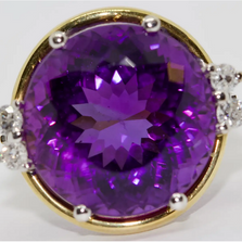Ring Gelbgold mit großem Amethyst und Diamanten
