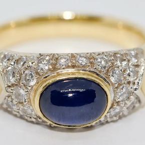 Ring aus 18 Karat Gelbgold mit 1,64 Karat Saphir und Diamanten