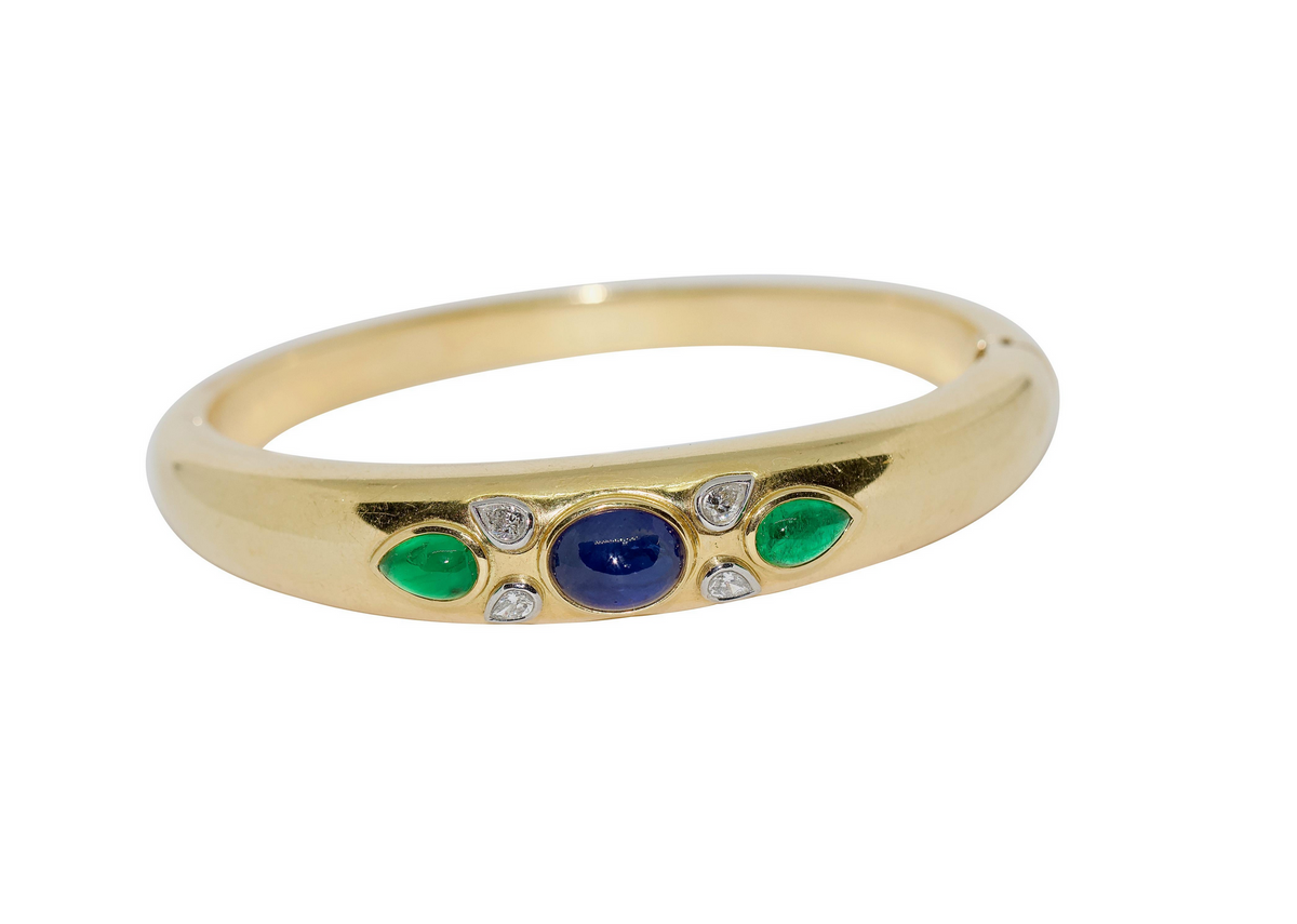 Armreif aus 18 Karat Gelbgold mit Diamanten, Saphir und Smaragden