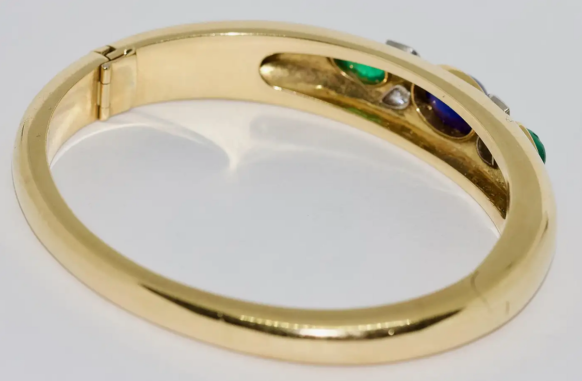 Armreif aus 18 Karat Gelbgold mit Diamanten, Saphir und Smaragden