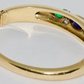Armreif aus 18 Karat Gelbgold mit Diamanten, Saphir und Smaragden