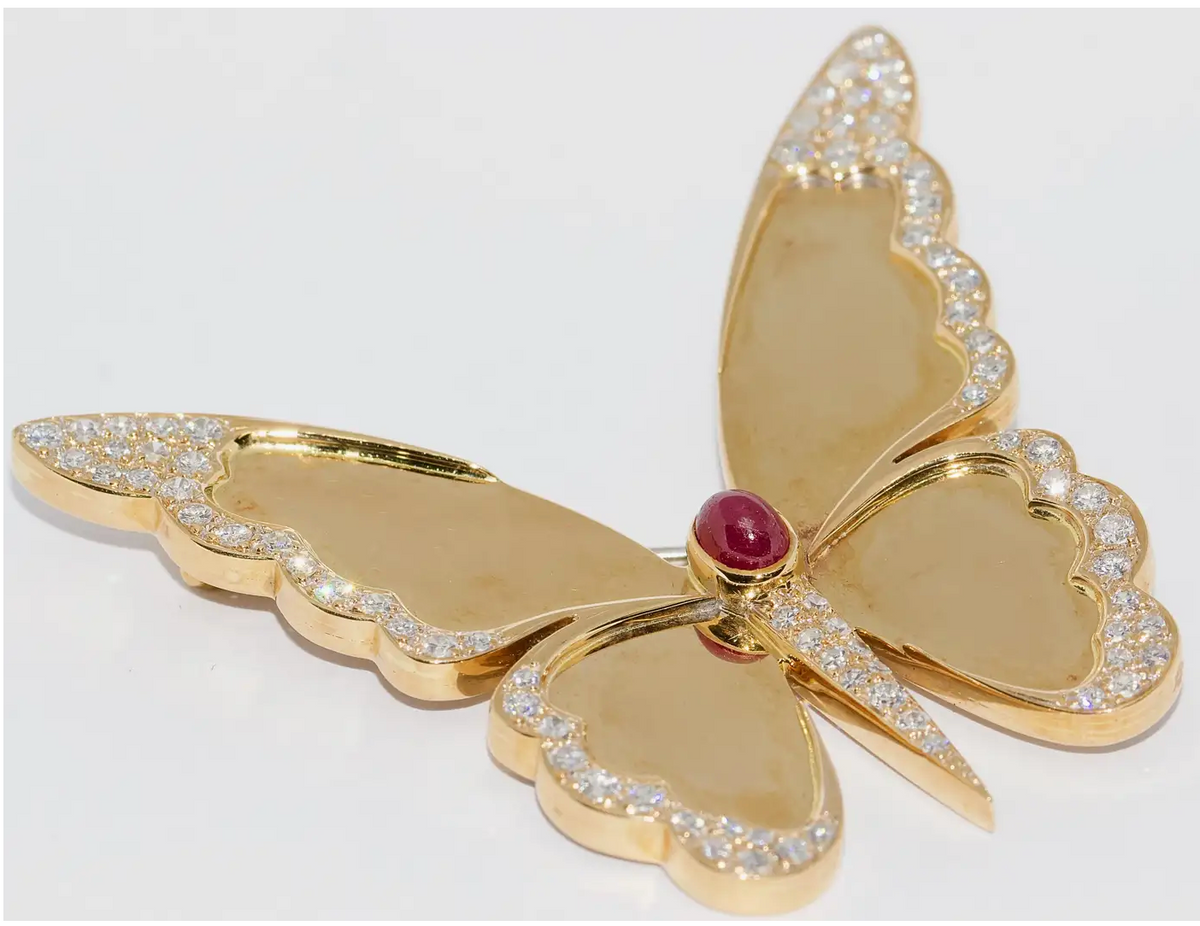 Große Schmetterlingsbrosche aus 18 Karat Gelbgold mit Diamanten und Rubin