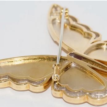 Große Schmetterlingsbrosche aus 18 Karat Gelbgold mit Diamanten und Rubin
