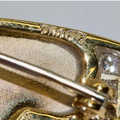 Große Schmetterlingsbrosche aus 18 Karat Gelbgold mit Diamanten und Rubin