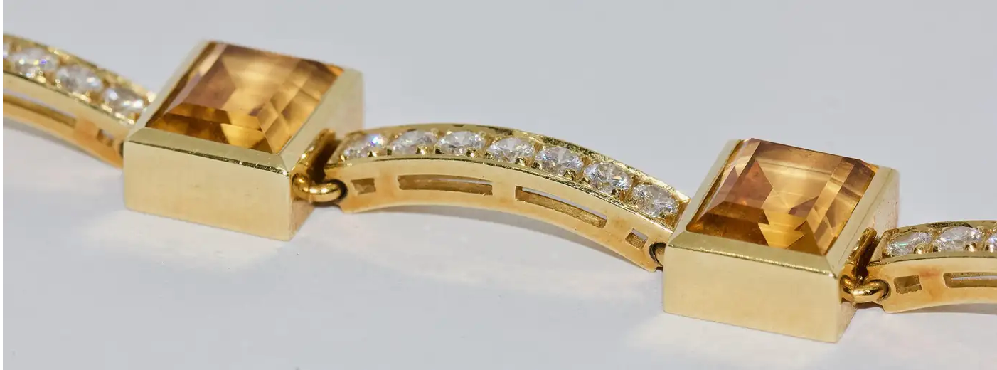 Armband aus 18 Karat Gelbgold mit Citrinen und 41 Diamanten