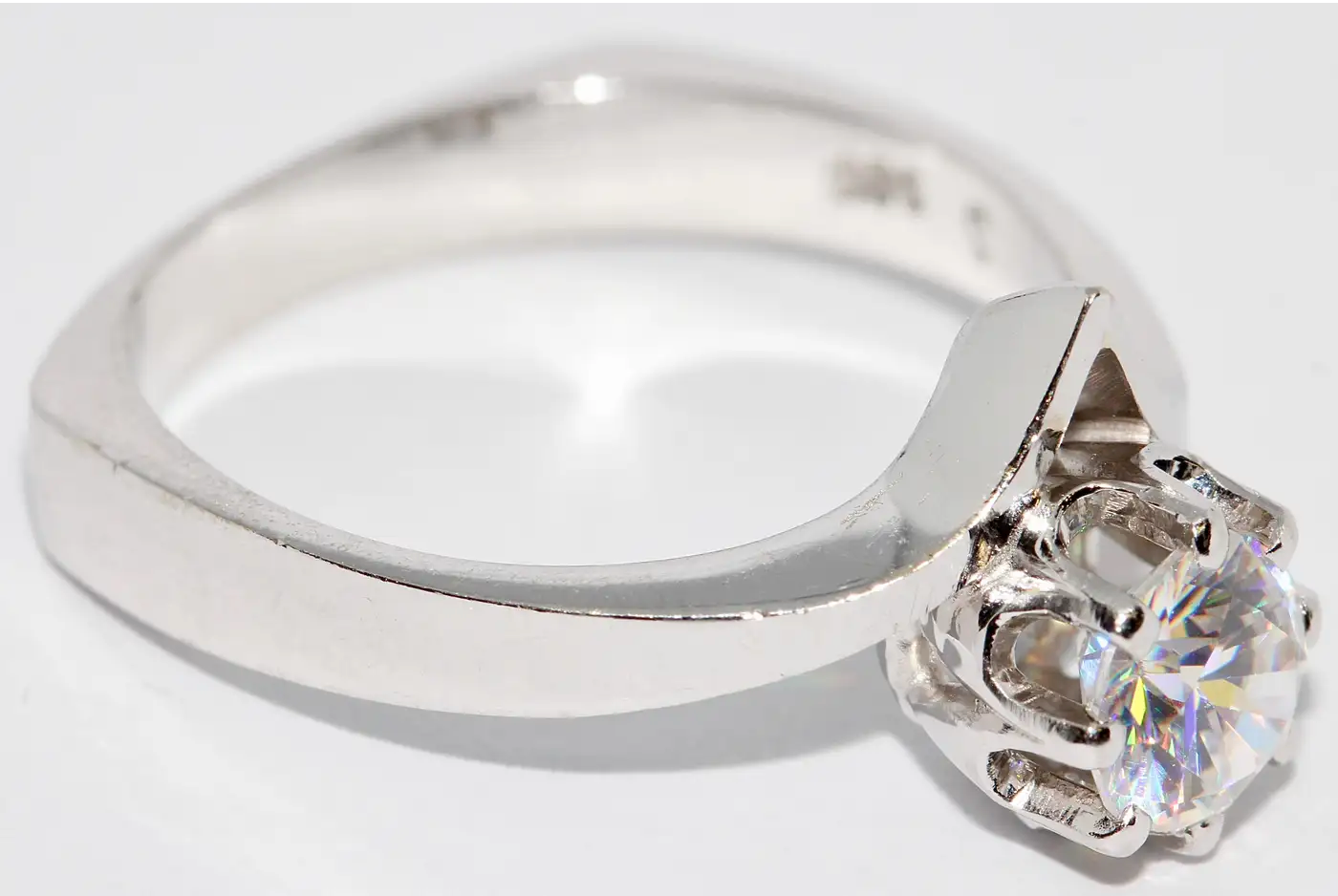 Solitärring Weißgold mit 0,8 Karat Diamant, Top Wesselton VVS2