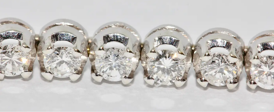 Tennisarmband aus 18 Karat Weißgold mit 41 Diamanten, ca. 4 Karat