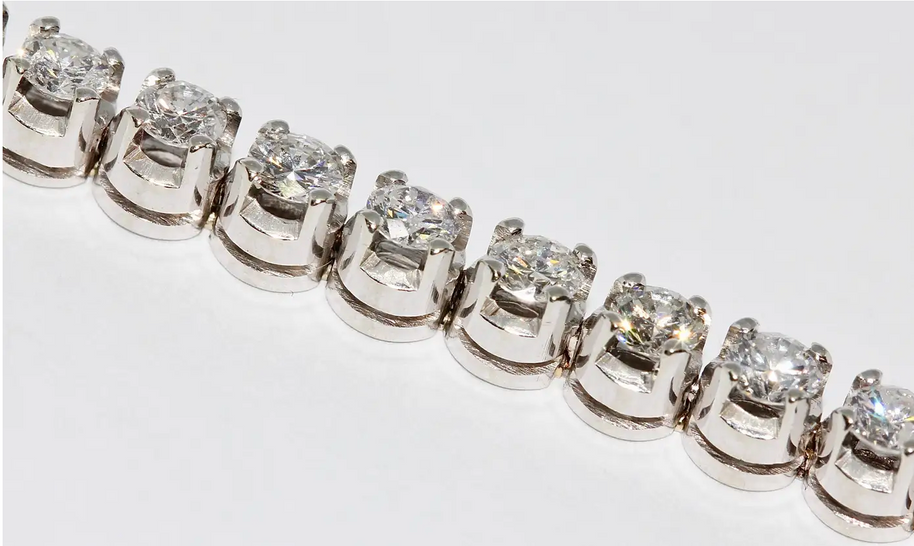 Tennisarmband aus 18 Karat Weißgold mit 41 Diamanten, ca. 4 Karat