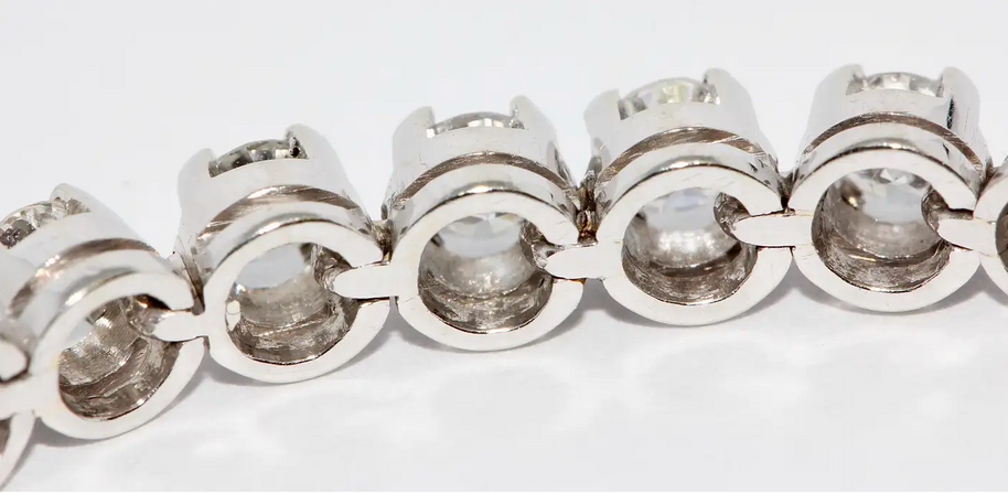 Tennisarmband aus 18 Karat Weißgold mit 41 Diamanten, ca. 4 Karat