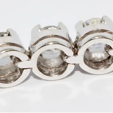 Tennisarmband aus 18 Karat Weißgold mit 41 Diamanten, ca. 4 Karat