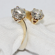 Toi-et-Moi-Ring aus 18 Karat Gelbgold mit zwei Diamanten von zusammen ca. 2,1 Karat