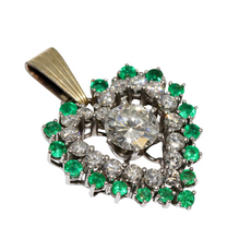 Herzanhänger aus 18 Karat Gold mit Diamanten und Smaragden – großer Solitär